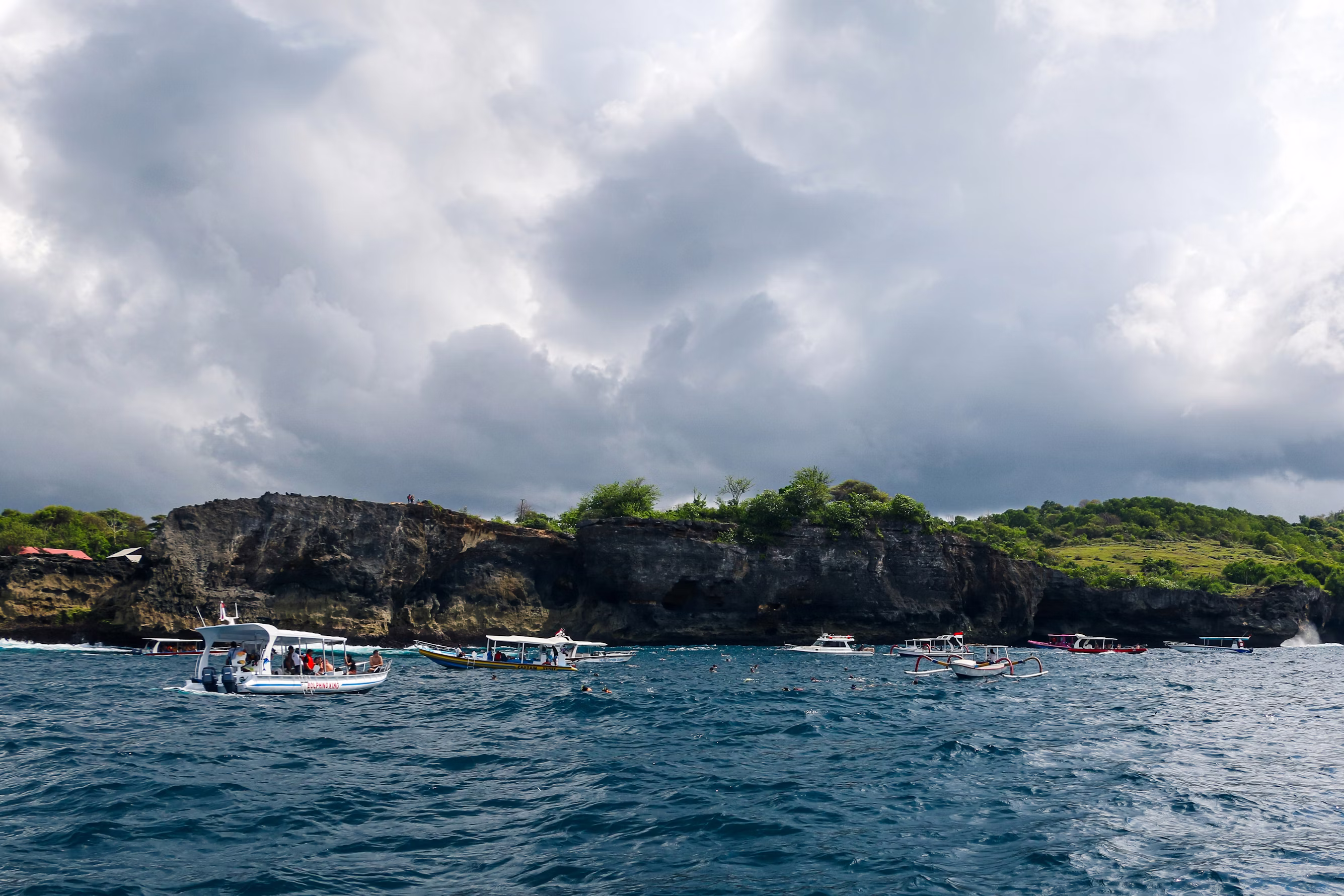 Diving in Bali - Sea Turtle and Scuba Diver