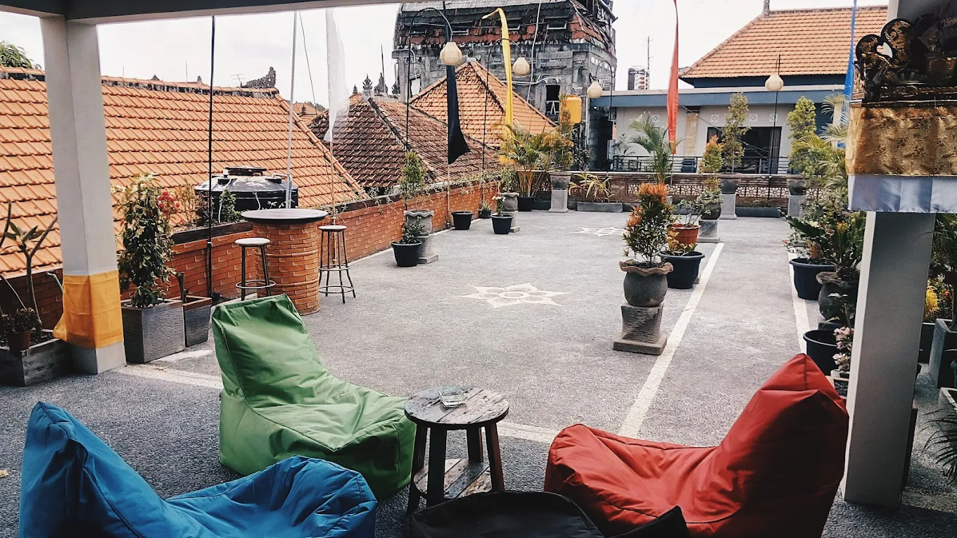 Courtyard greenery and seating